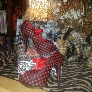 5 3/4" satin black and red polka dot bordellos